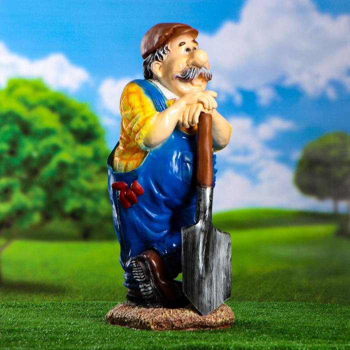 Фигура садовая Мужик с лопатой 66 см 