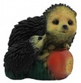 Фигура садовая Ежи с яблоком 