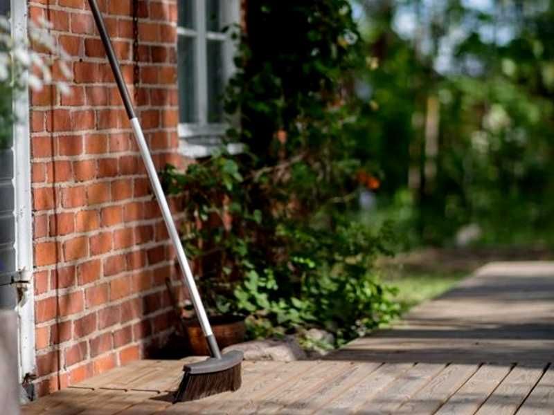 Метла облегченная FISKARS 1025927