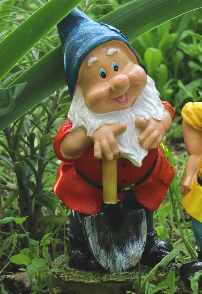 Фигура садовая Гном с лопатой Большой