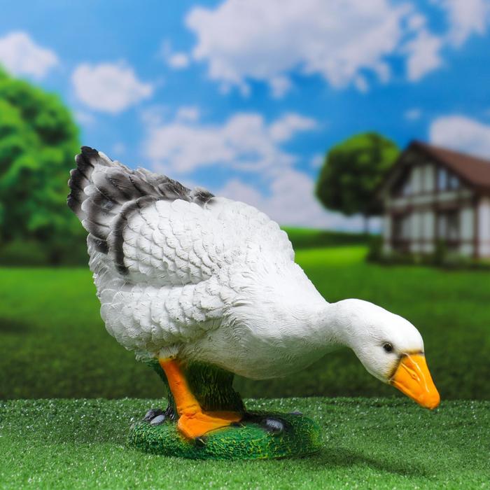 Фигура садовая Гусыня средняя
