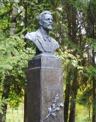 Посадка деревьев садового центра "Южный" в музее А.П.Чехова, Мелихово