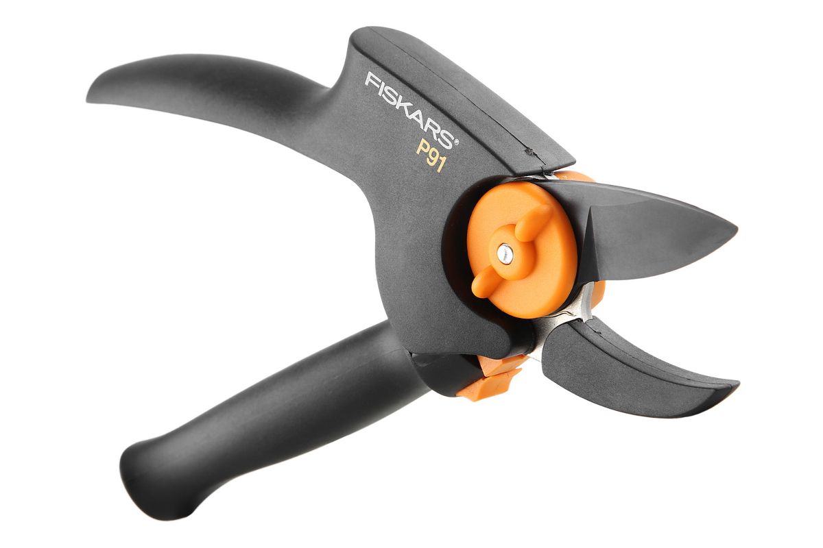 Секатор контактный с силовым приводом средний FISKARS 111510