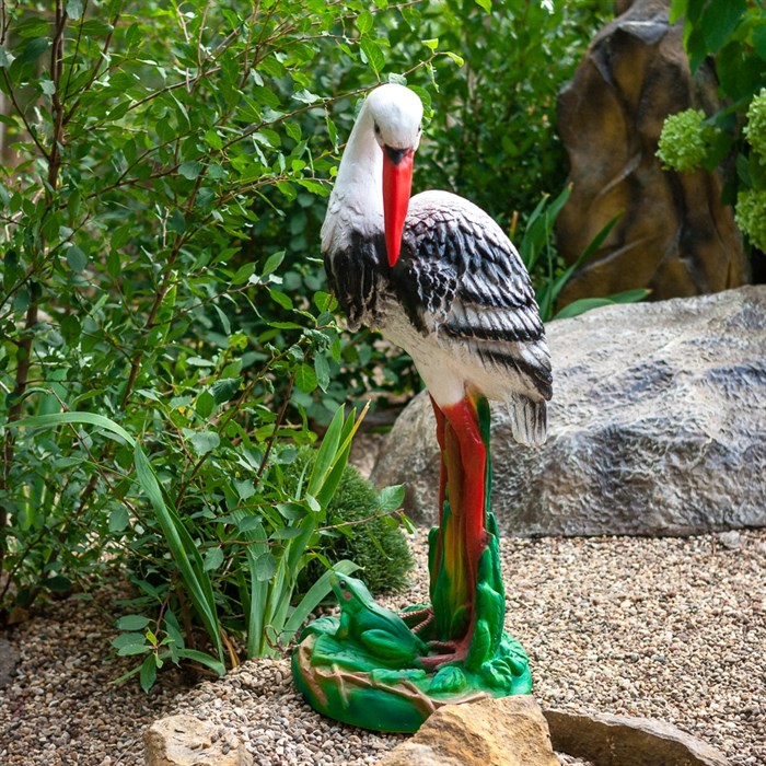 Фигура садовая Аист большой с лягушкой полистоун 