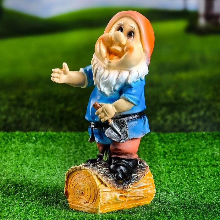 Фигура садовая Гном с совком 