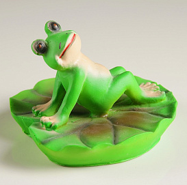 Фигура садовая Лягушка загорает 