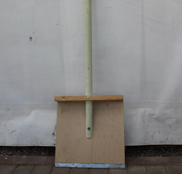 Лопата снеговая деревянная 33*33 мм