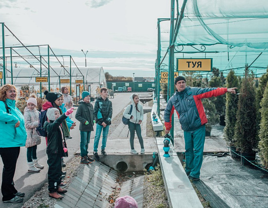 Фотоальбом Экскурсия для школьников по садовому центру октябрь 2018 виталий индолов показывает широту садового центра