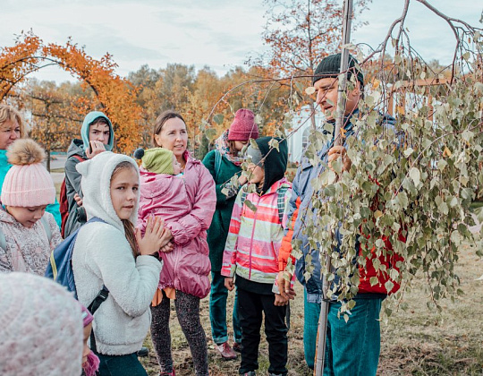 Фотоальбом Экскурсия для школьников по садовому центру октябрь 2018 агроном рассказывает детям