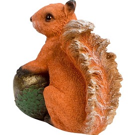 Фигура садовая Бельчонок с тяпкой 