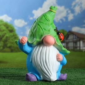 Фигура садовая Гном с божьей коровкой 