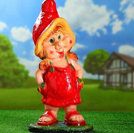 Фигура садовая Гном с клубничкой большой
