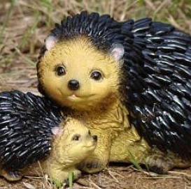 Фигура садовая Ежиха с ежонком H-13