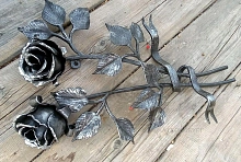 Роза с двумя бутонами