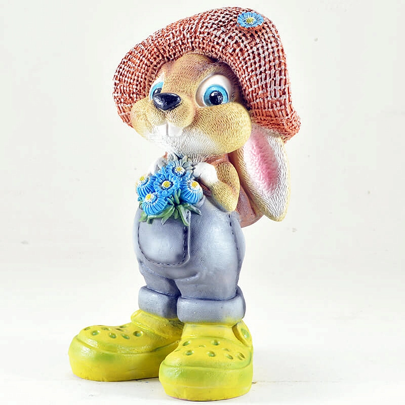 Фигура садовая Зайка-турист в кроксах