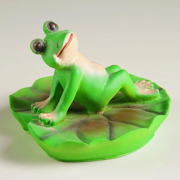 Фигура садовая Лягушка загорает 