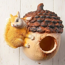 Кормушка белочка с орешком