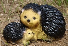 Фигура садовая Ежиха с ежонком H-13