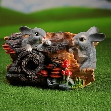 Кашпо Пень с двумя зайцами