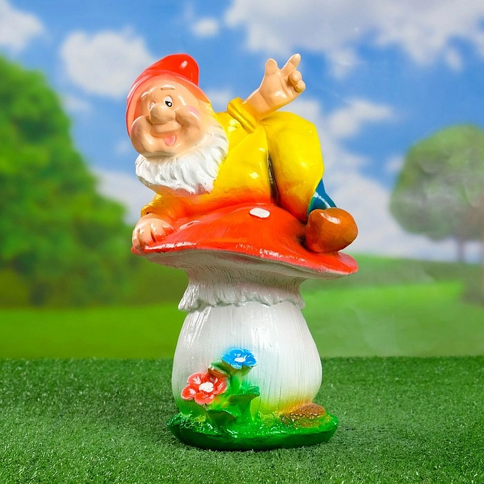 Фигура садовая Гном мухомор на грибе 