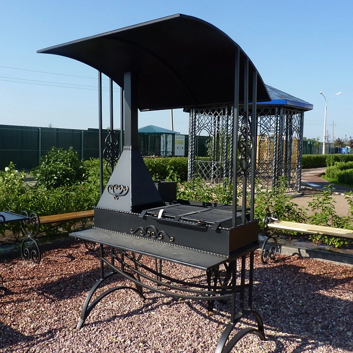 Мангал с крышей и трубой