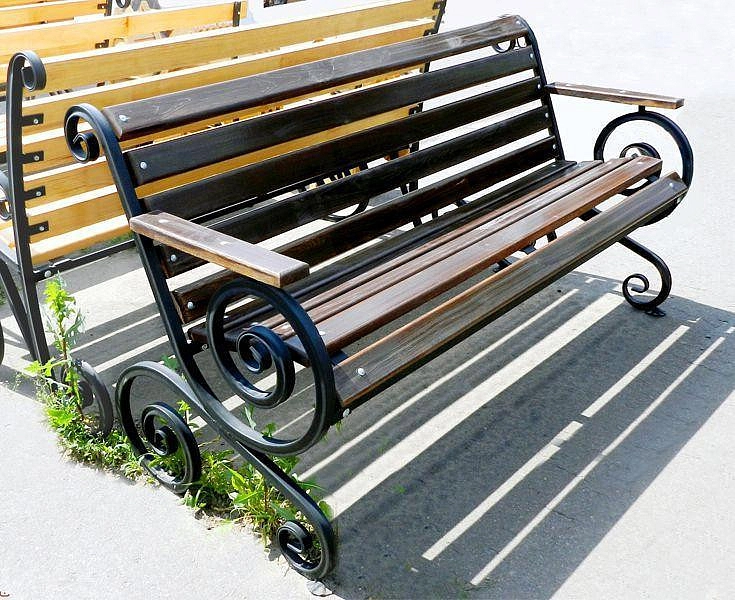 Скамья с лозой