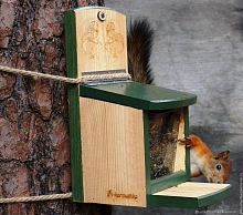 Кормушка зелено-коричневая для белок и птиц