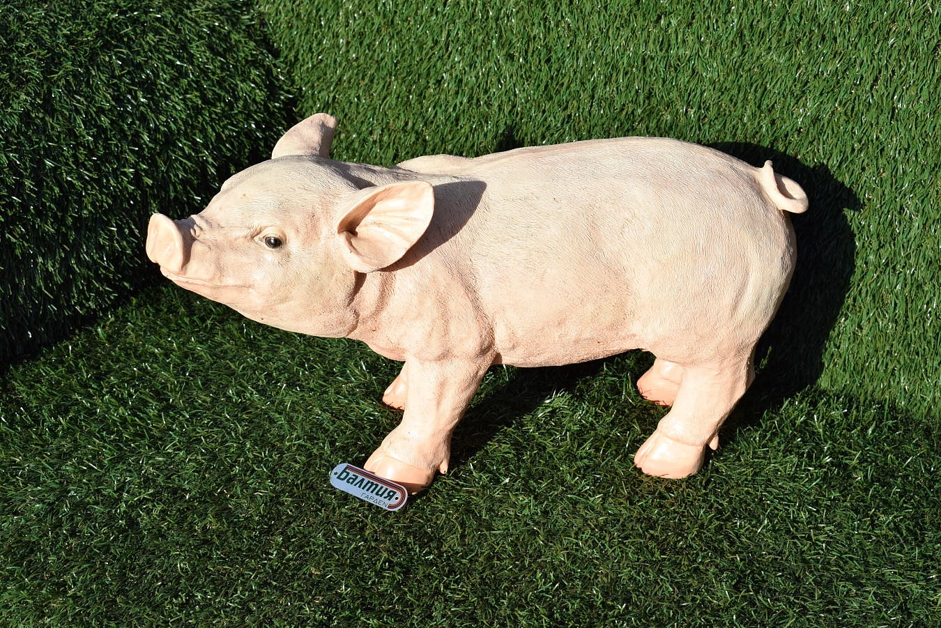 Фигура садовая Поросенок белый