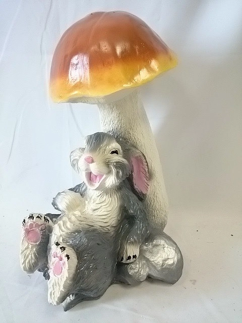 Фигура садовая Гриб белый с зайцем Н-30см