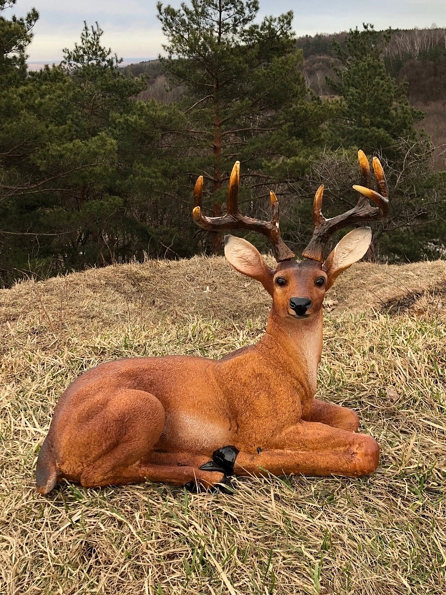 Фигура садовая Олень с рогами 