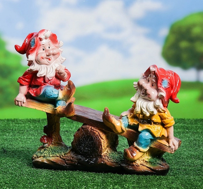 Фигура садовая Эльф на качелях с белкой