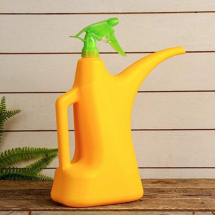 Лейка 2л с распылителем