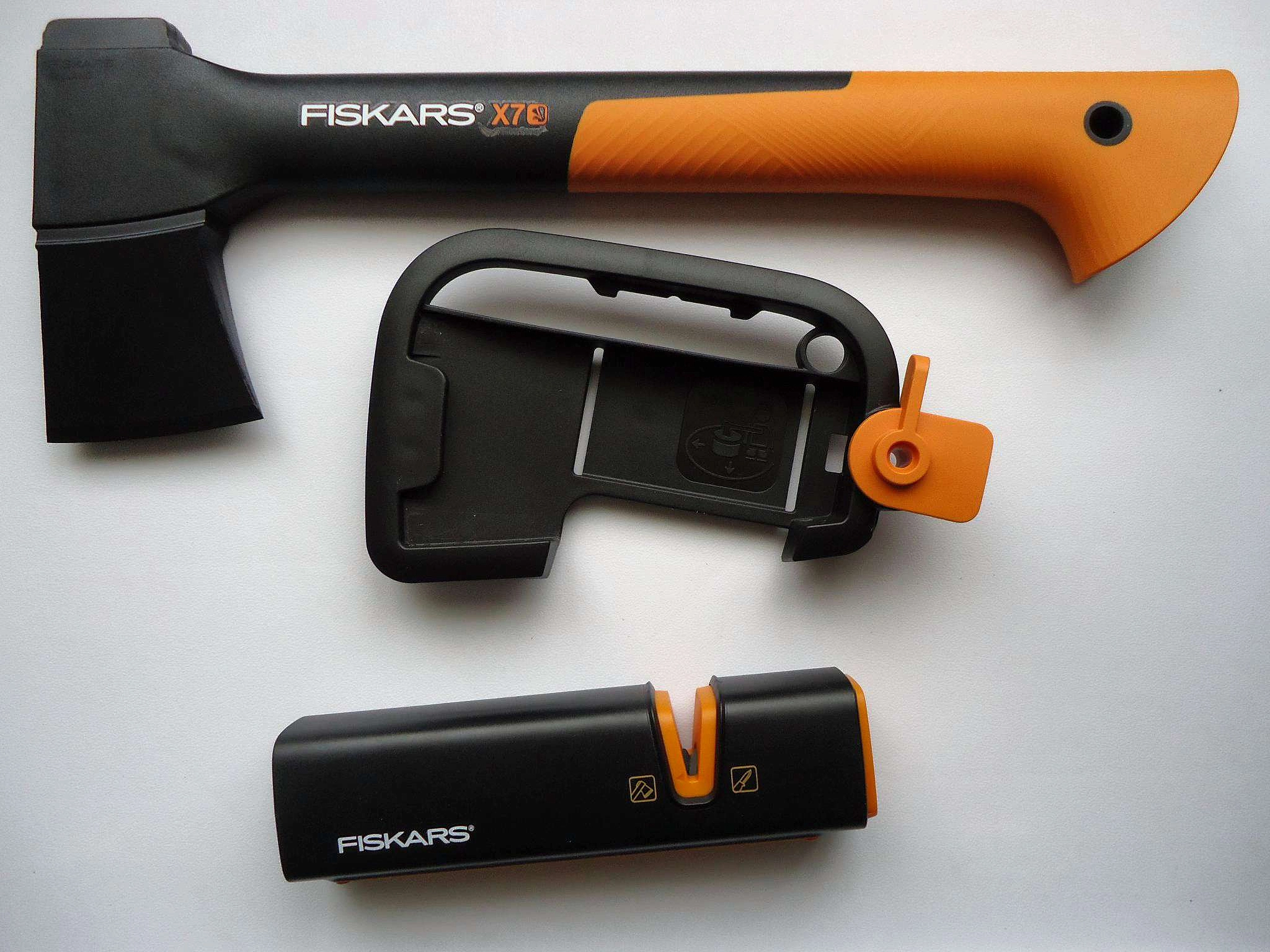 Топор Х7+ воблер FISKARS 1023886 (набор)/топор Х7 +точилка "FISKARS" 129048